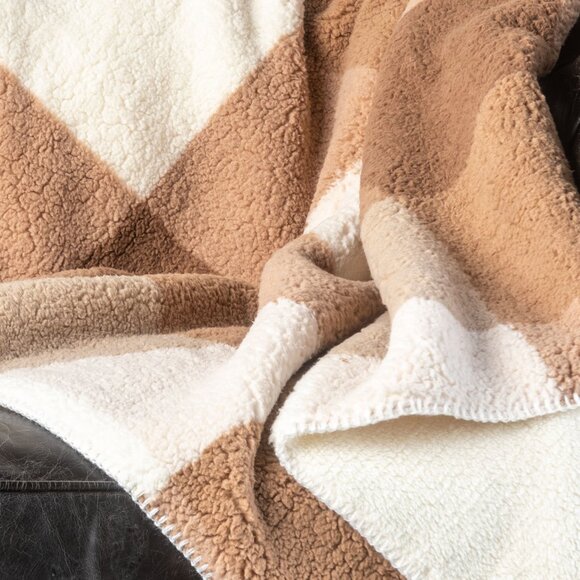 Luxe Home Decor Classic Faux Fur Throw | 1-Piece | Taupe plaid combo | 50"x60" - Picture 5 of 11